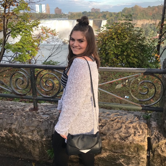 Meet your Posher, Gabby - Picture 5 of 5